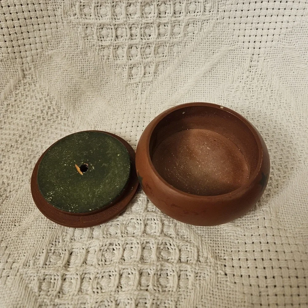 Vintage Hand Carved Primitive Folk Art Wood Round Container With Lid Red Stars